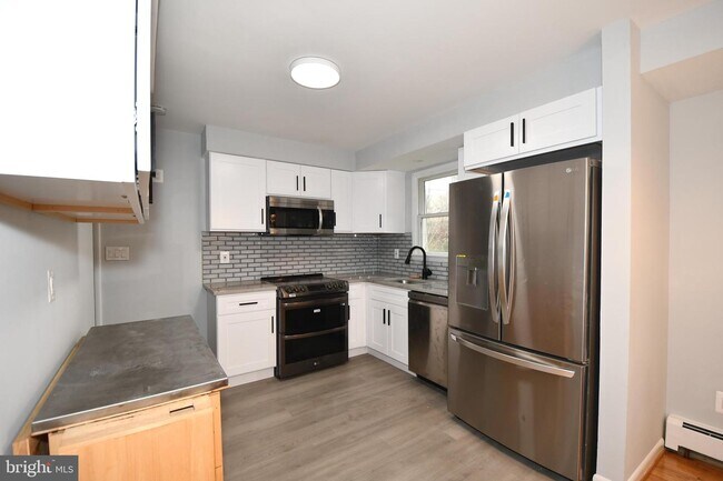 Building Photo - 10338 Globe Dr