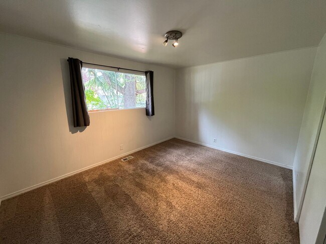 Building Photo - Kirkland Home - 3 bed/1 bath