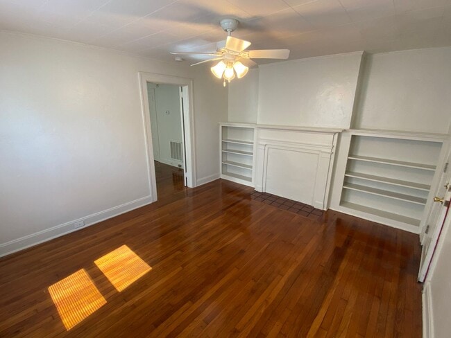 Building Photo - Adorable Duplex 1 Block from Duke - Huge Fenced Backyard!