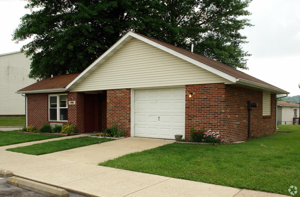 Primary Photo - Maplewood Apartments