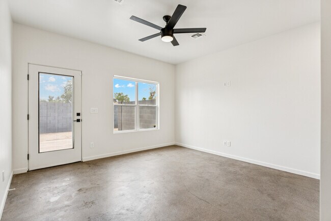 Building Photo - 1717 W Berridge Ln