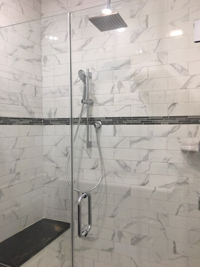 Main Bath - 88 Bay St