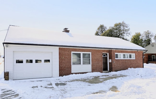 Building Photo - 110 Stanley Ave