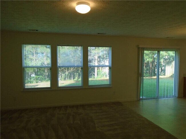 Building Photo - 2735 Meadow Trace Dr