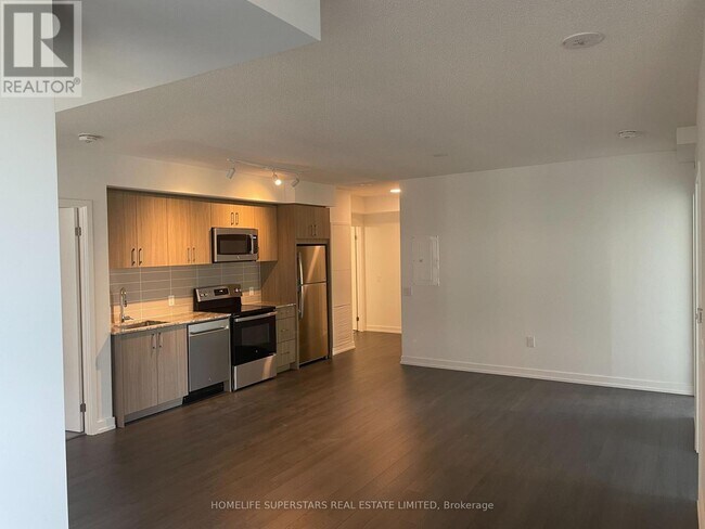 Photo du bâtiment - 4010 Eglinton Ave W