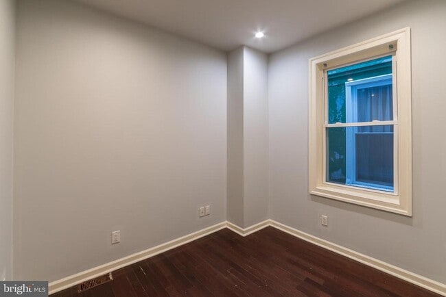 Building Photo - 723 S 56th St