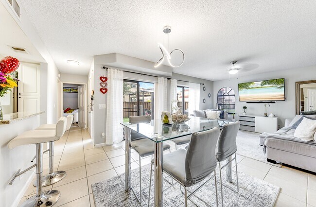Foto del edificio - 8122 Severn Dr