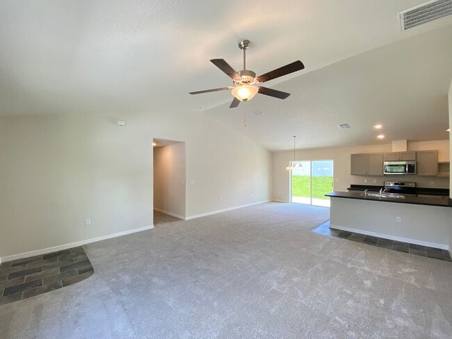Foto del edificio - $700 off first month's rent! - Desirable Citrus Springs Neighborhood 3/2/2