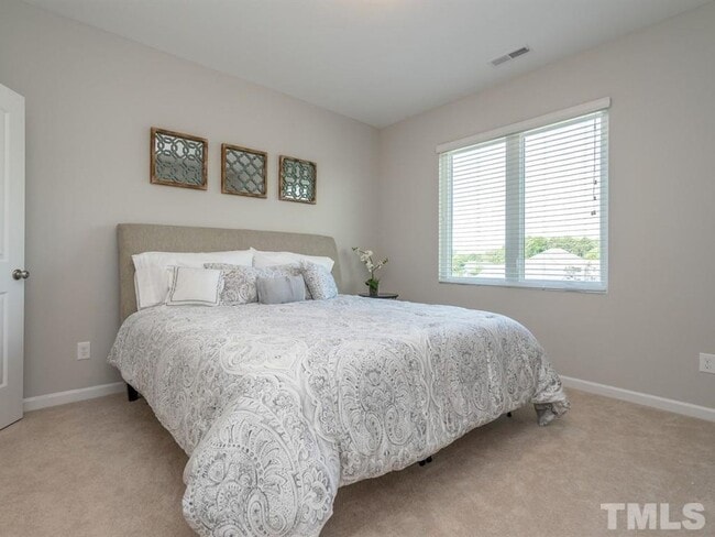 Building Photo - Room in 3 Bedroom Townhome at Wolf Cub Ct