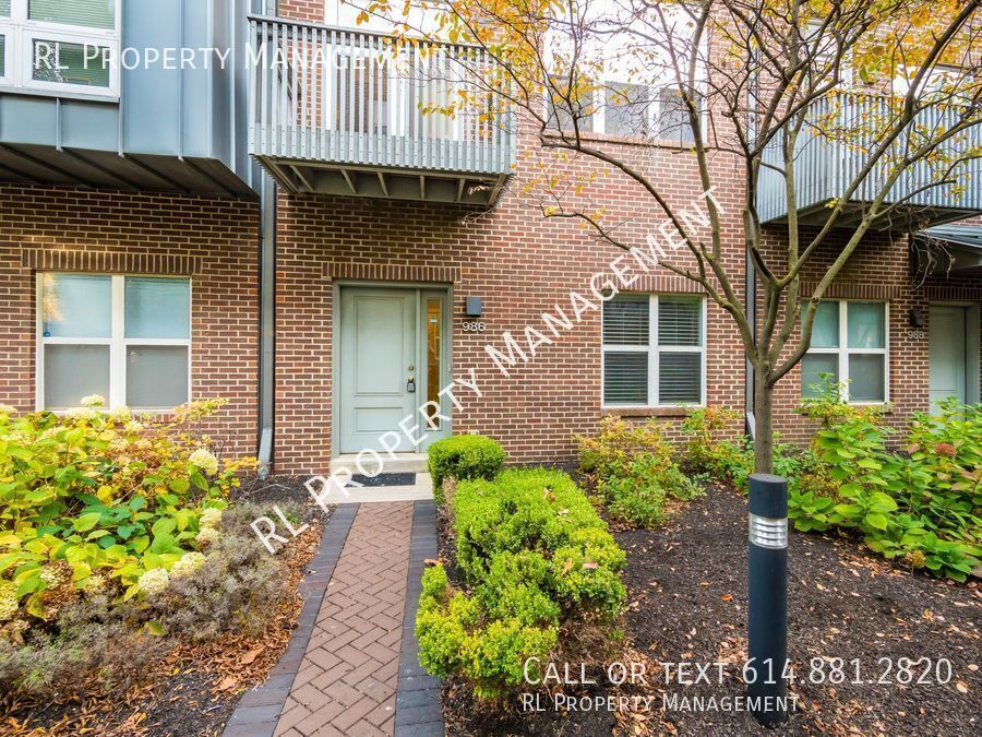 Foto principal - Private 2 bed 2.5 bath townhome near Germa...