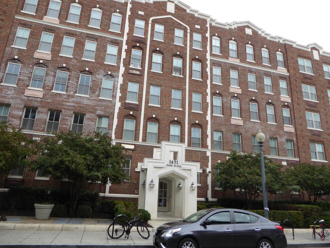 Primary Photo - 1451 Park Rd NW