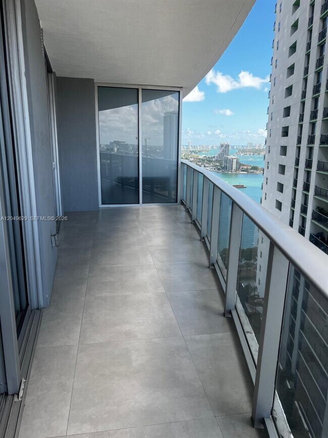 Foto del edificio - 488 NE 18th St