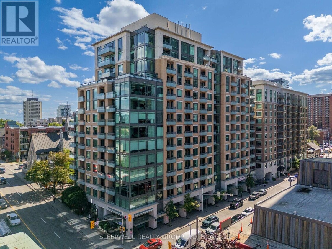 Photo principale - 238 Besserer St