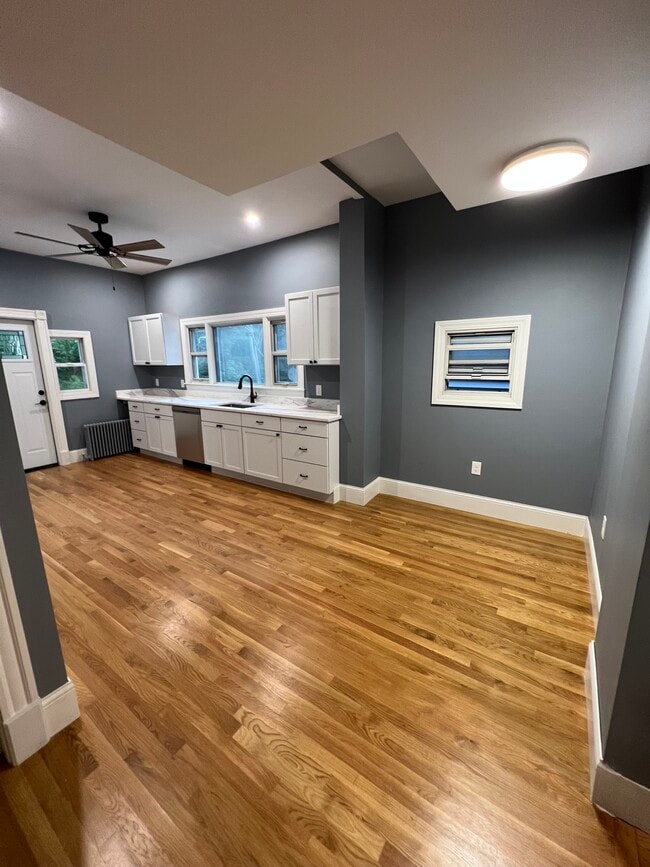 Eat-in kitchen with granite countertops and stainless steel appliances - 111 Falcon St