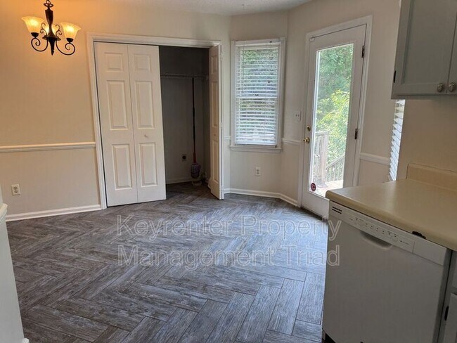 Building Photo - 1520 Kenwalt Dr