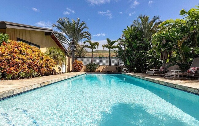 Building Photo - One of a Kind! Furnished 3+ Bedroom 3 Bath...