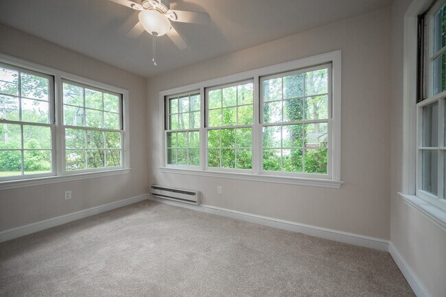 Foto del edificio - 24 Hillside Rd