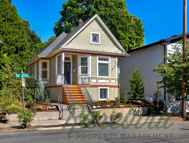 Building Photo - 3 bedroom, 1 bath now available in SE Port...
