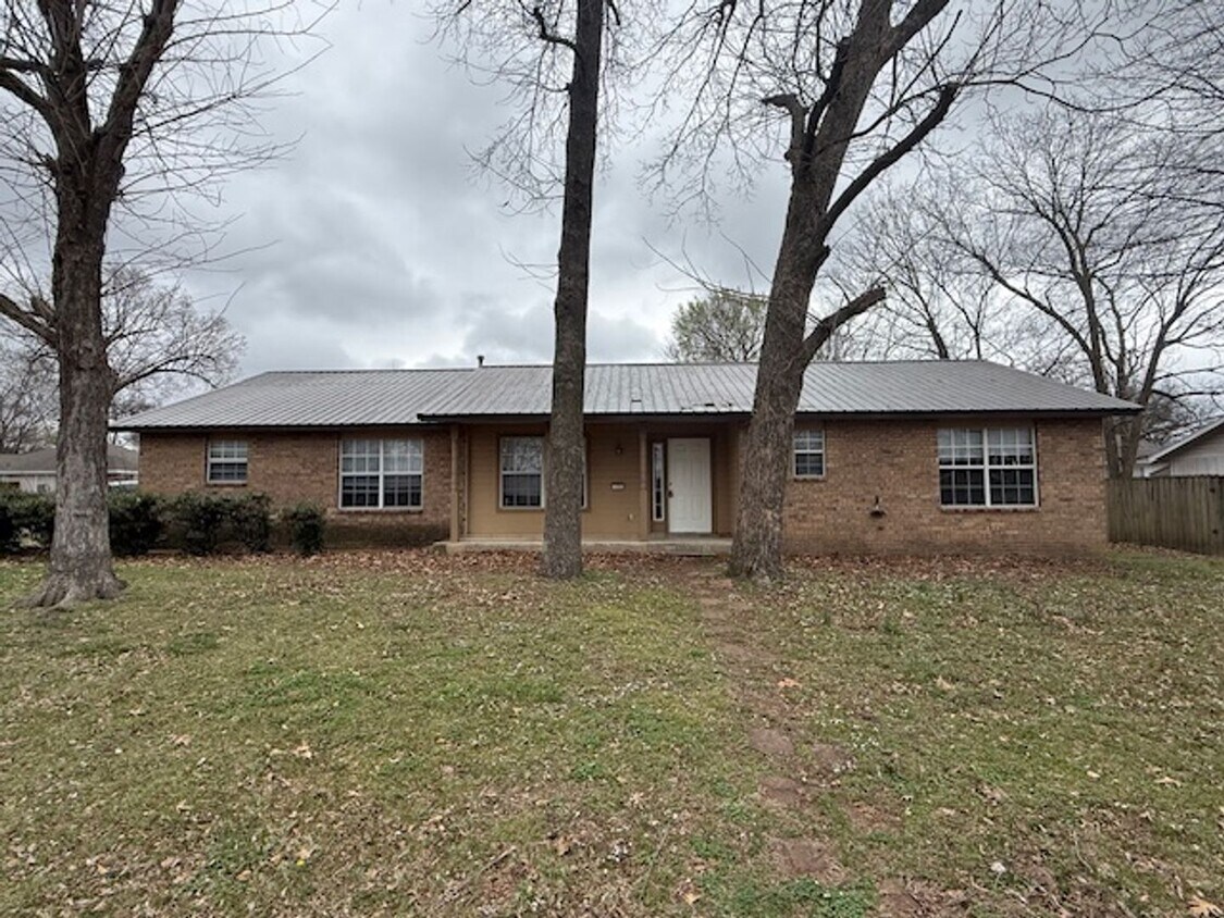 3 Bedroom Home Available Soon! - 3 Bedroom Home Available Soon!