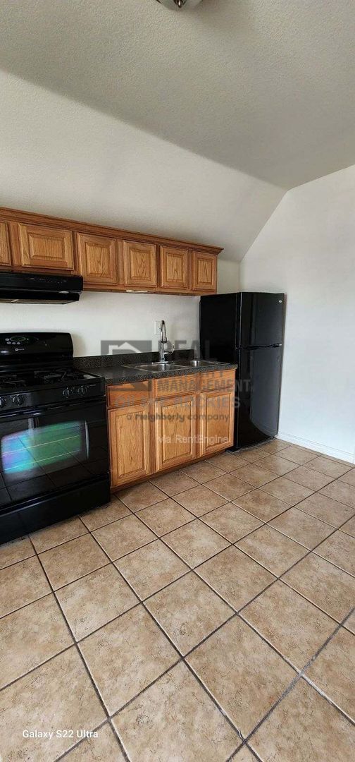 Building Photo - 2011 Evans Ave