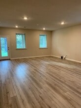 Building Photo - 7531 Trailview Dr