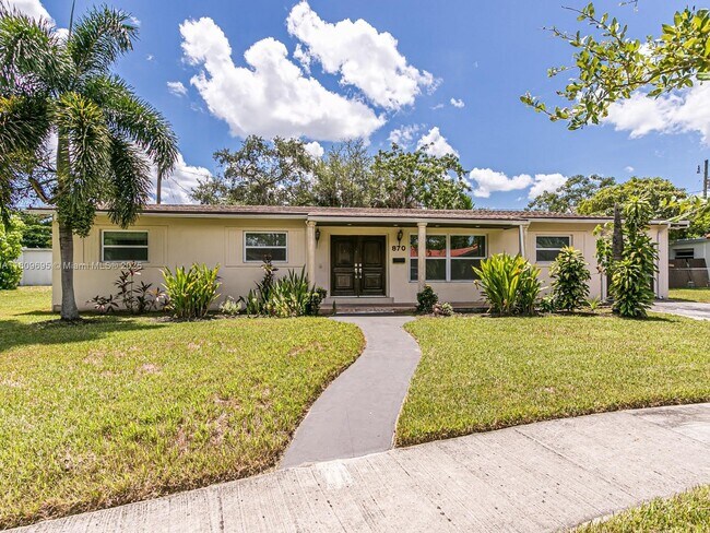 Foto del edificio - 870 NE 182nd St