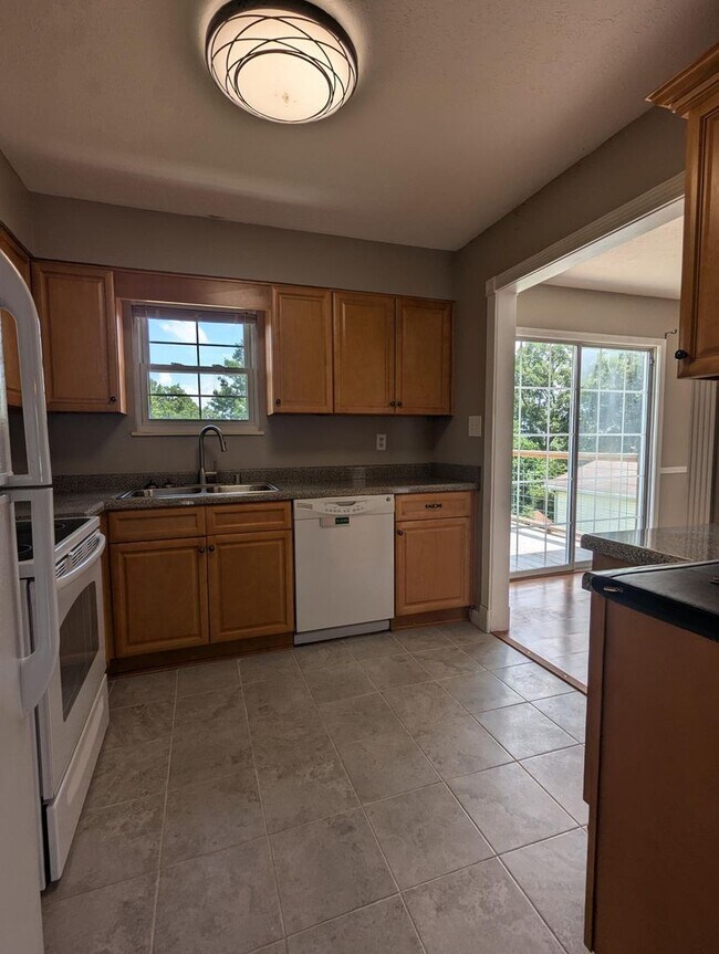 Foto del edificio - Large Home in Radcliff KY w/2 Bonus Rooms!