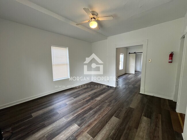 Foto del edificio - 817 W 11th St