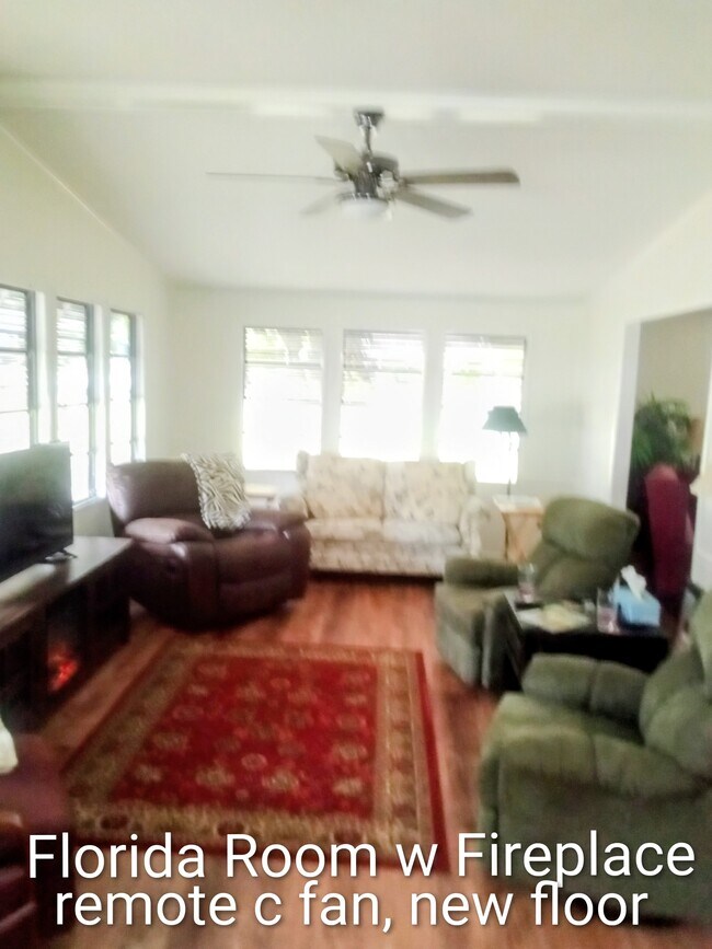 Foto del edificio - 701 Harper Pl