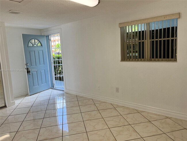 Foto del edificio - 3868 NE 169th St