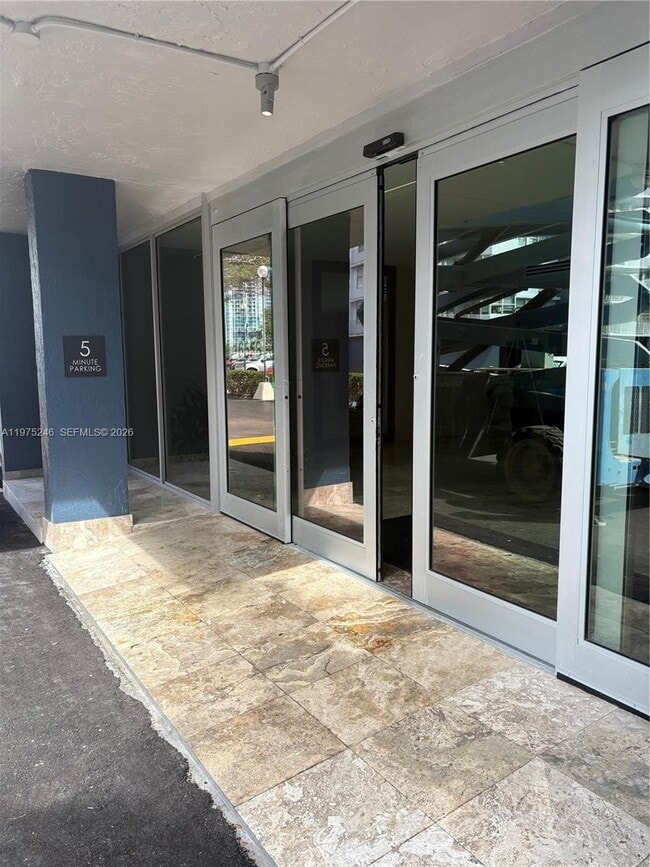 Foto del edificio - 16558 NE 26th Ave