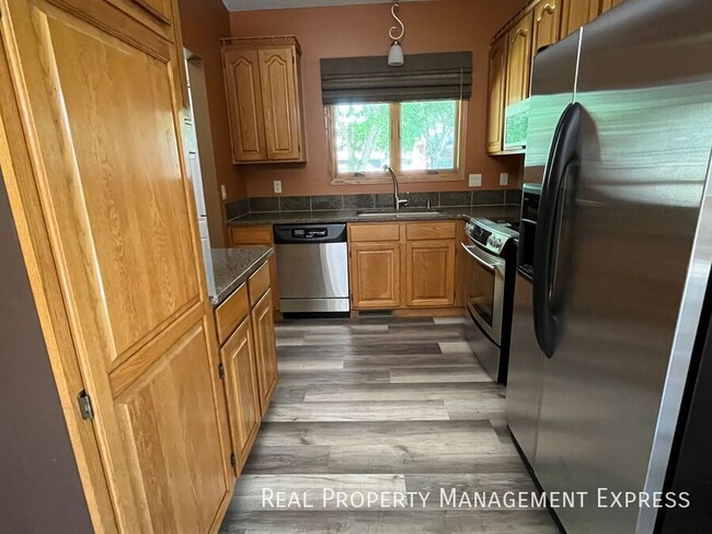 Building Photo - 3 BED 2 BATH HOME NEAR MORNINGSIDE PARK