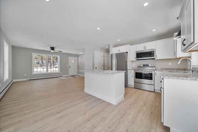 Building Photo - 142 S Main St