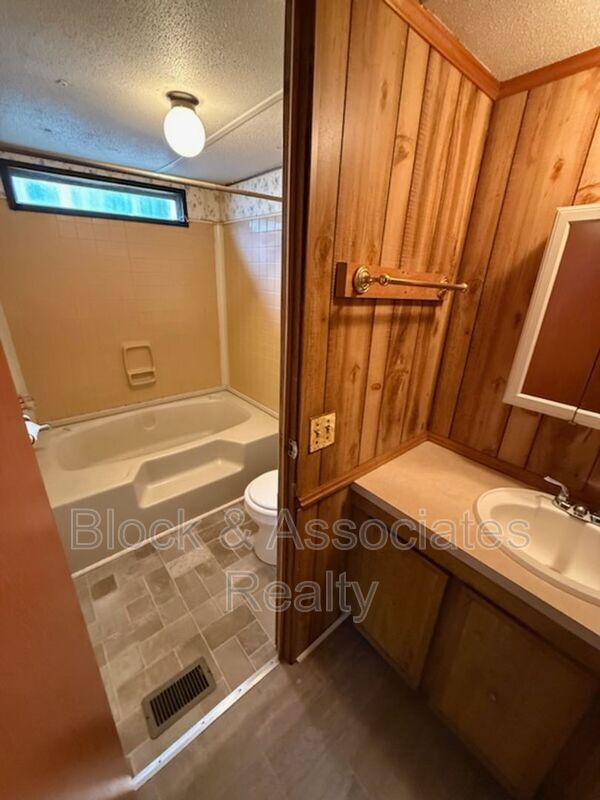 Foto del edificio - 212 Chaney Rd