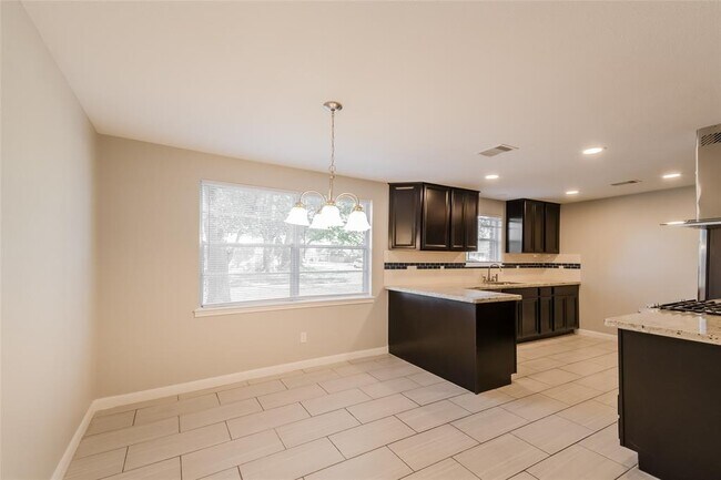 Building Photo - 5702 Fontenelle Dr