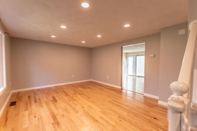 Building Photo - 87 Scobie Pond Rd