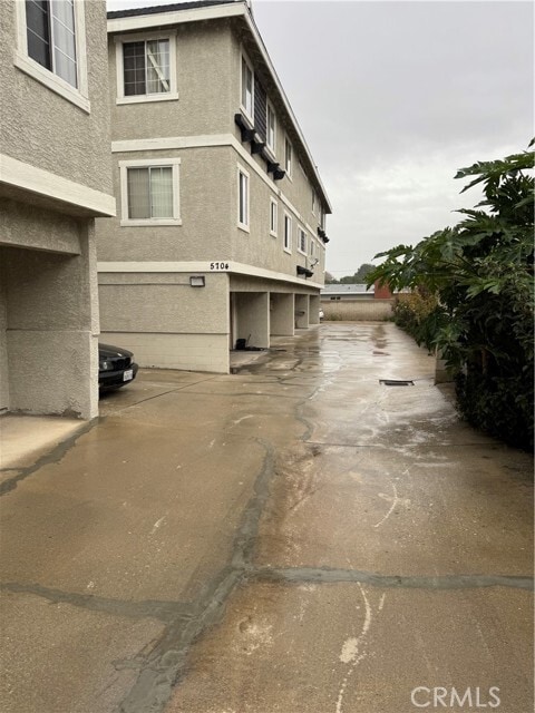 Foto del edificio - 5704 Sultana Ave