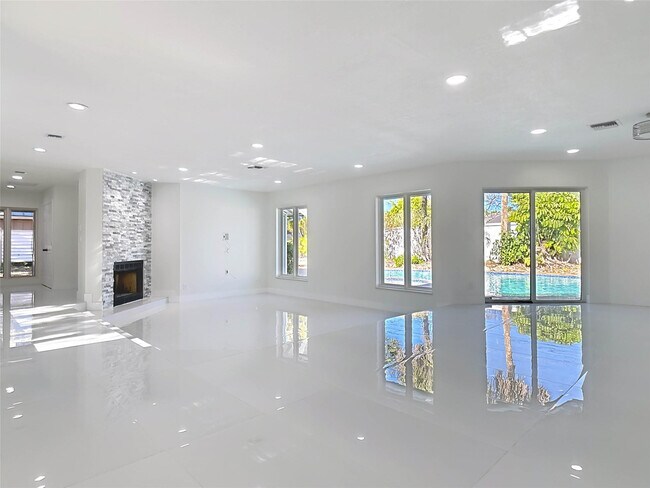 Building Photo - 1200 Poitras Dr