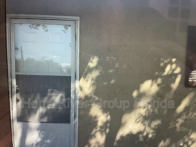 Building Photo - 629 E Rosewood Ln