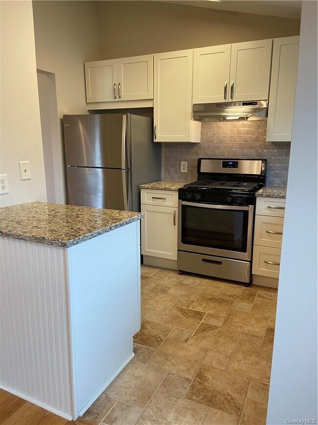 Foto del edificio - 2312 Whispering Hills Dr