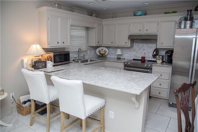 Foto del edificio - 2 Bedroom 2 bath Duplex for rent