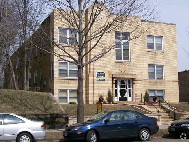 Building Photo - 1947 Grand Ave