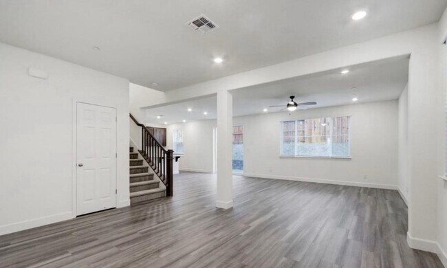 Building Photo - 3234 Dragonfly Wy