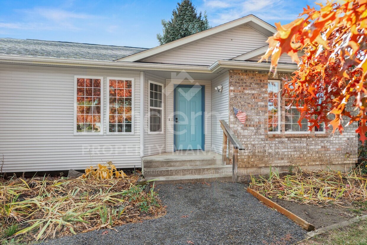 Primary Photo - Beautiful 4-Bedroom Home In The South Hill...