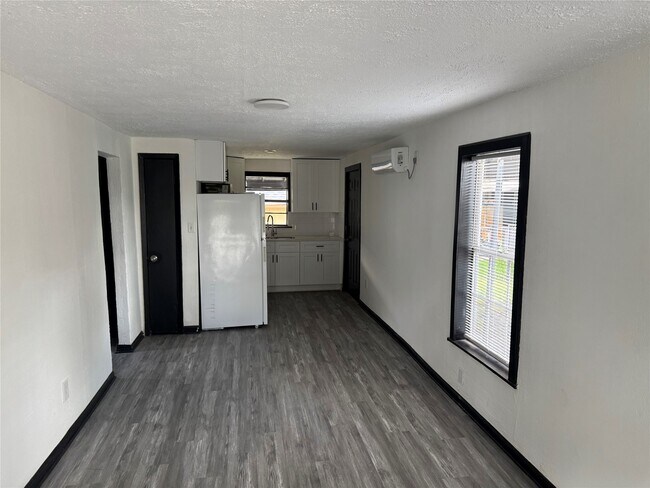 Building Photo - 1506 Luzon St