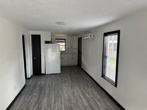 Building Photo - 1506 Luzon St