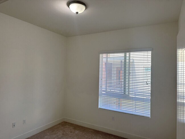 Building Photo - Beautiful 2+2, Bonus Room & balcony in PLAYA VISTA, every amenity, top floor