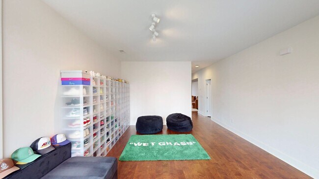 Foto del edificio - 1220 Lomax Ave