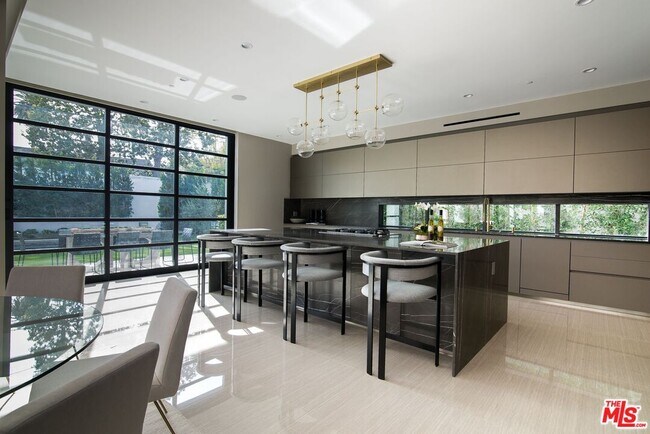 Building Photo - 511 N Arden Dr