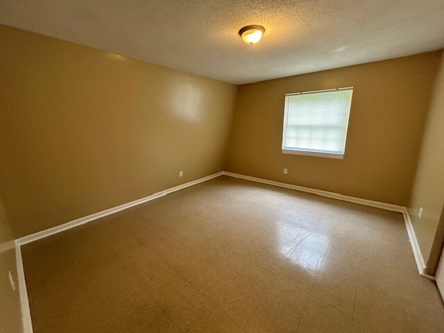 Building Photo - 206 Robin Ln